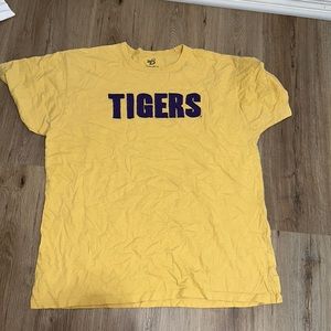 LSU Tshirt stitching logo and tigers